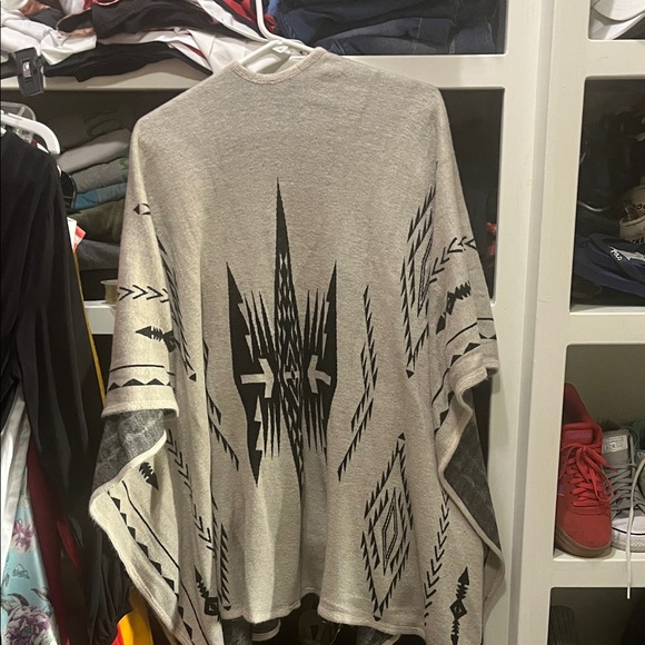Geometric Patterned Poncho - Picture 2 of 2
